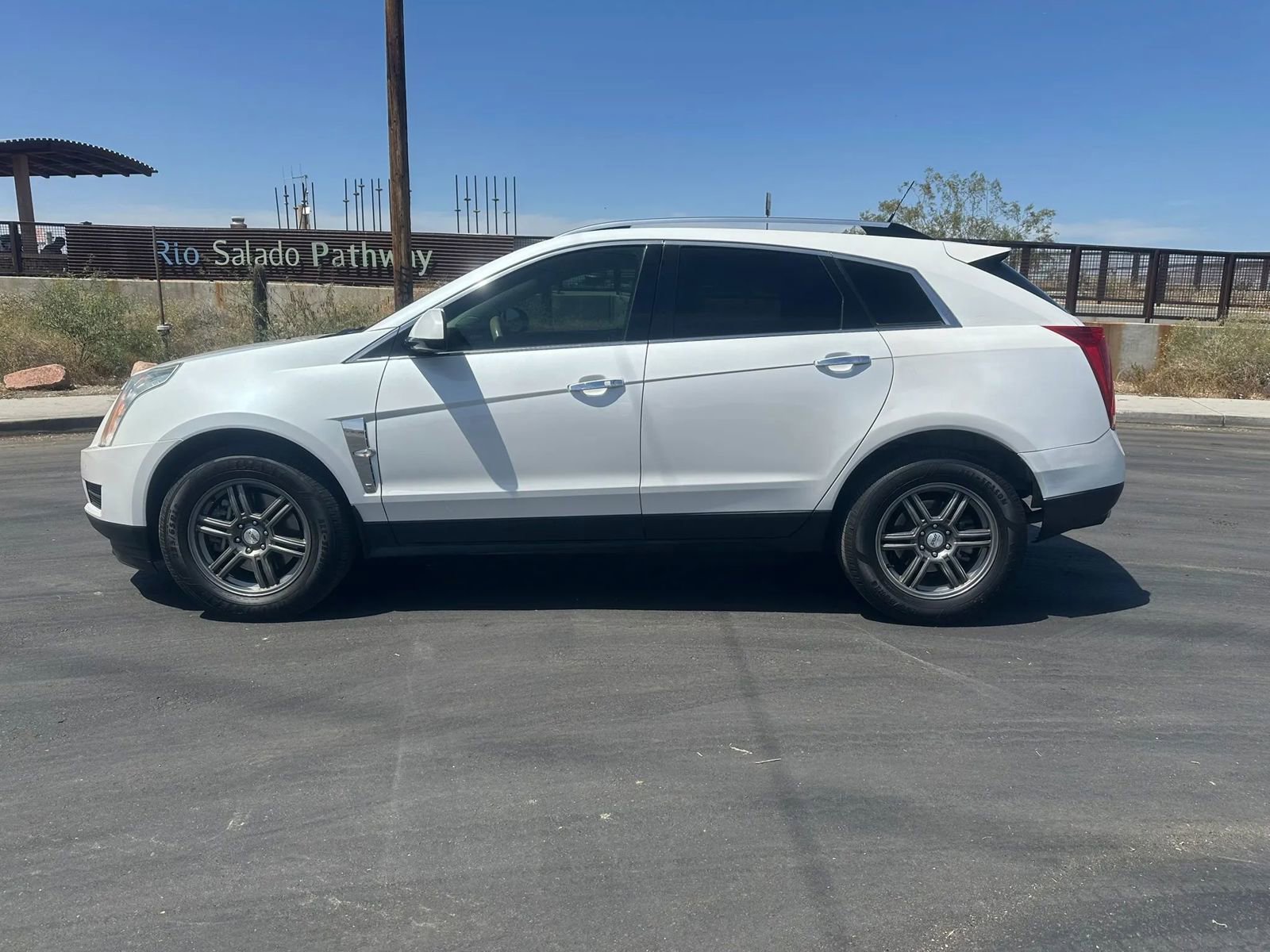 Used 2011 Cadillac SRX Luxury FWD image 6