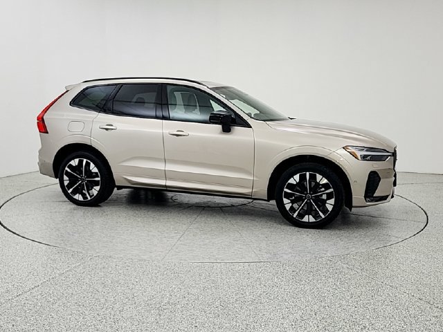 Certified 2026 Volvo XC60 B5 Plus AWD/4WD image 3