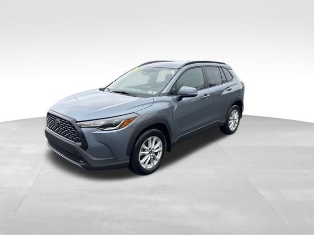 Used 2024 Toyota Corolla Cross LE image 1