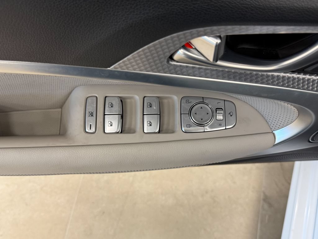 Used 2023 Genesis G70 2.0T w/ Sport Prestige Package RWD image 12