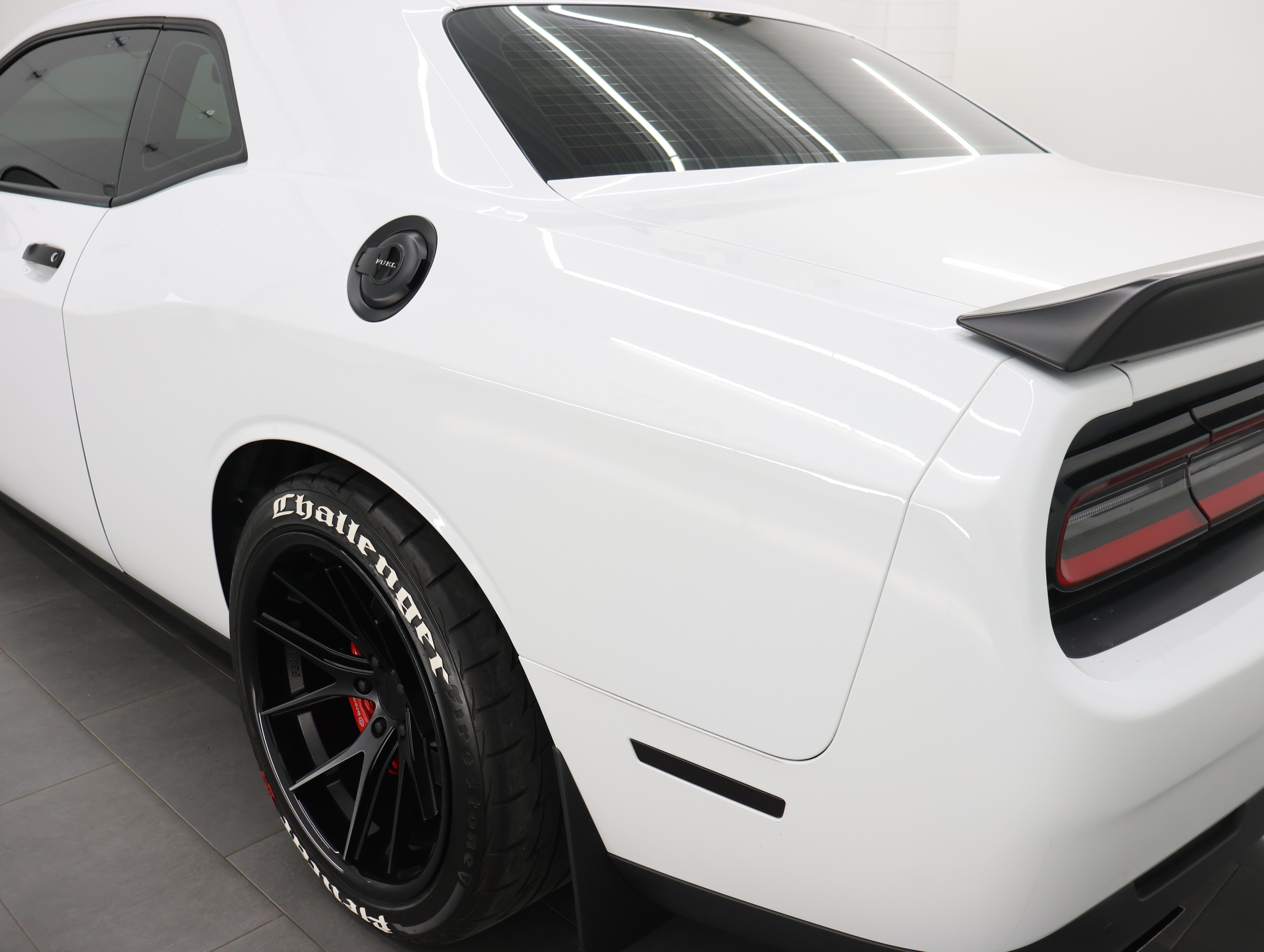 Used 2017 Dodge Challenger SRT Hellcat RWD image 31