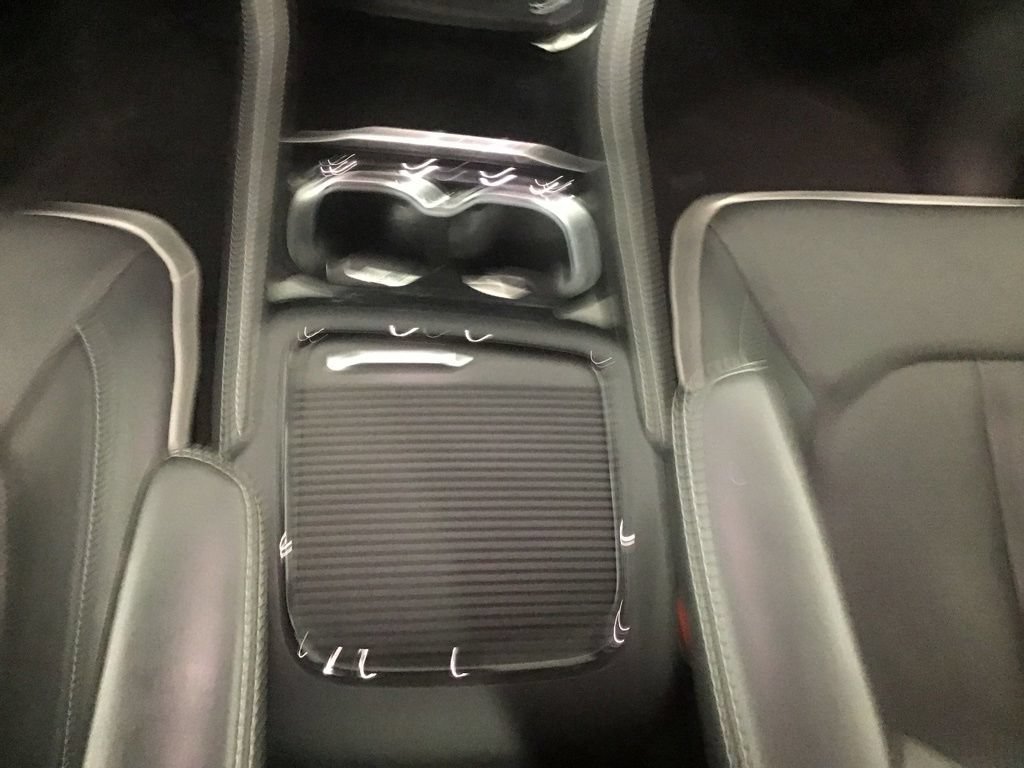 Used 2023 Chrysler Pacifica Limited w/ Uconnect Theater Family Group FWD image 24