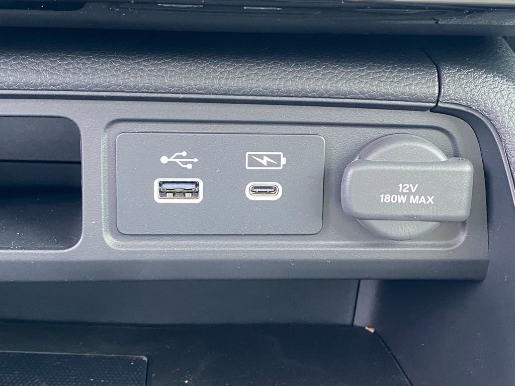 Used 2025 Honda Pilot TrailSport image 23