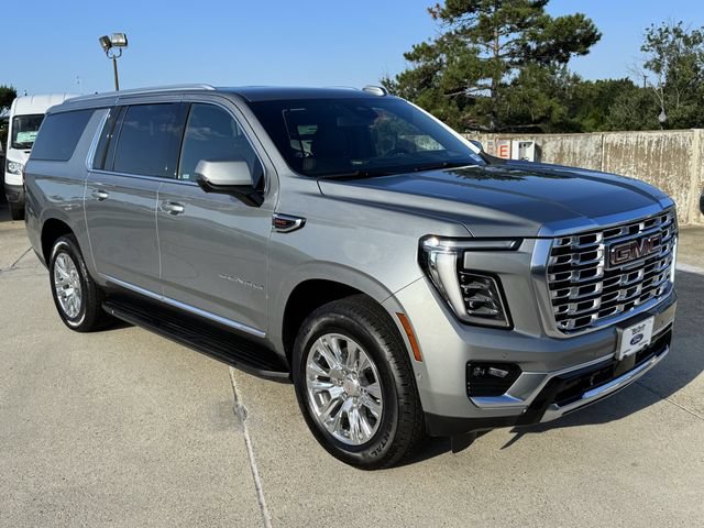 Used 2025 GMC Yukon XL Denali AWD/4WD image 3
