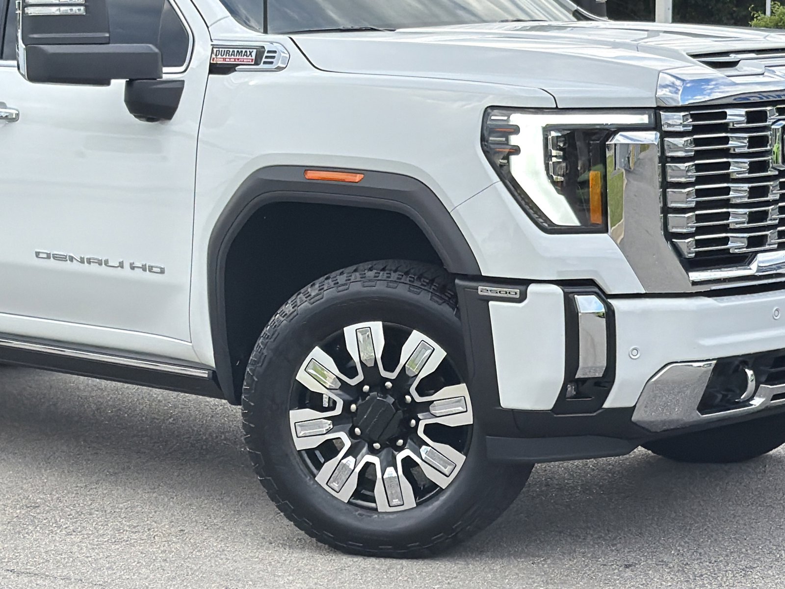 Used 2025 GMC Sierra 2500 Denali w/ Denali Reserve Package AWD/4WD image 3