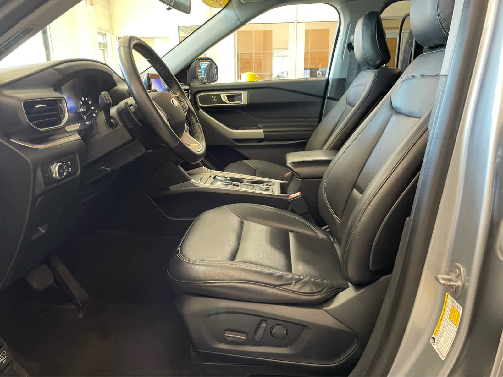 Used 2020 Ford Explorer XLT w/ Equipment Group 202A AWD/4WD image 19
