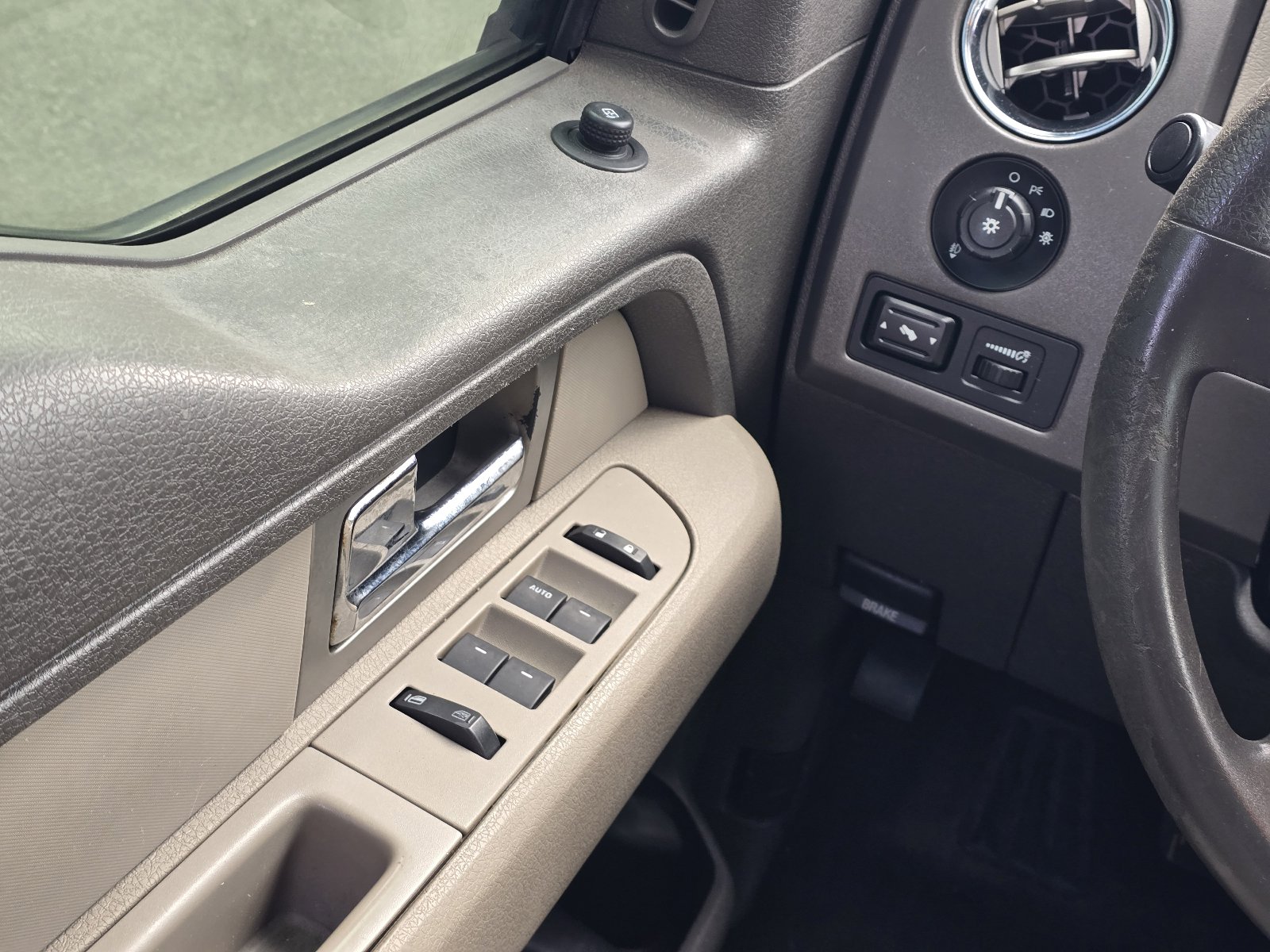 Used 2010 Ford F150 XLT image 12