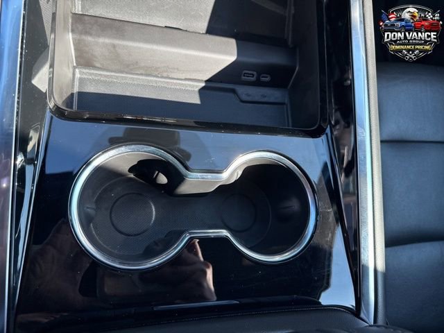Used 2025 Chevrolet Suburban Z71 image 17