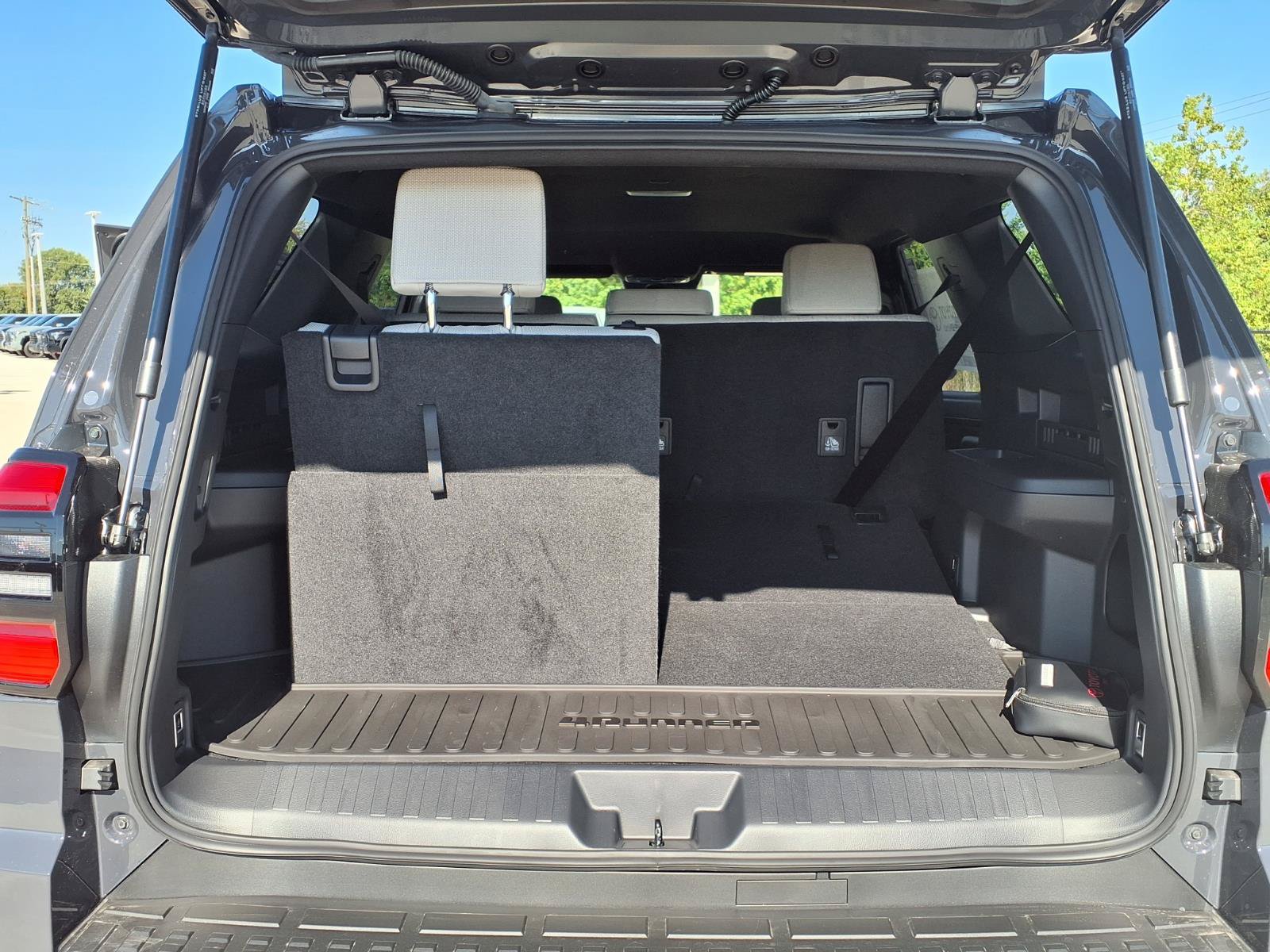 New 2026 Toyota 4Runner SR5 AWD/4WD image 29