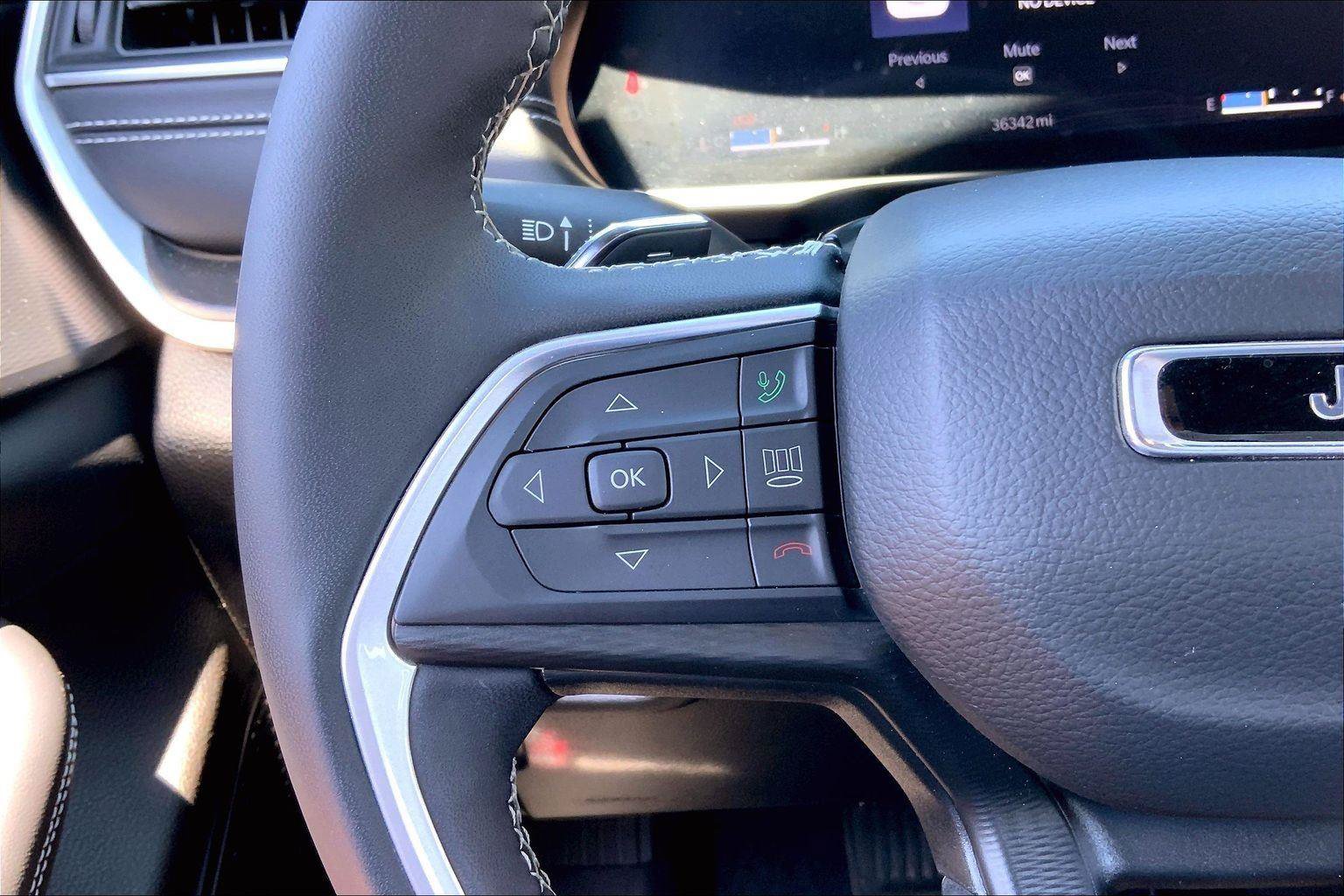 Used 2023 Jeep Grand Cherokee Altitude AWD/4WD image 16