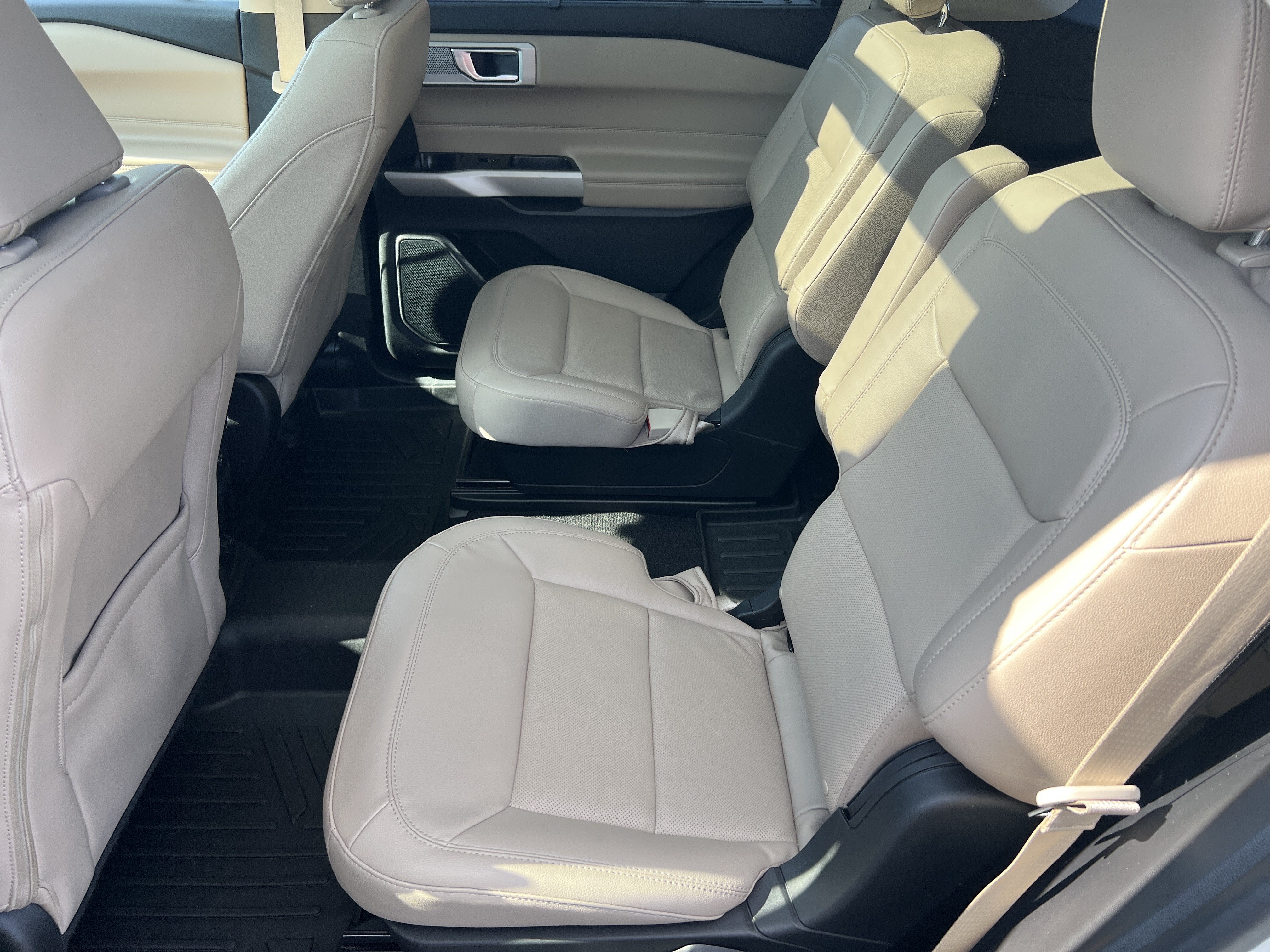 Used 2022 Ford Explorer Limited w/ Equipment Group 301A RWD image 22