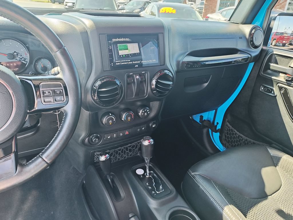 Used 2017 Jeep Wrangler Sahara AWD/4WD image 19