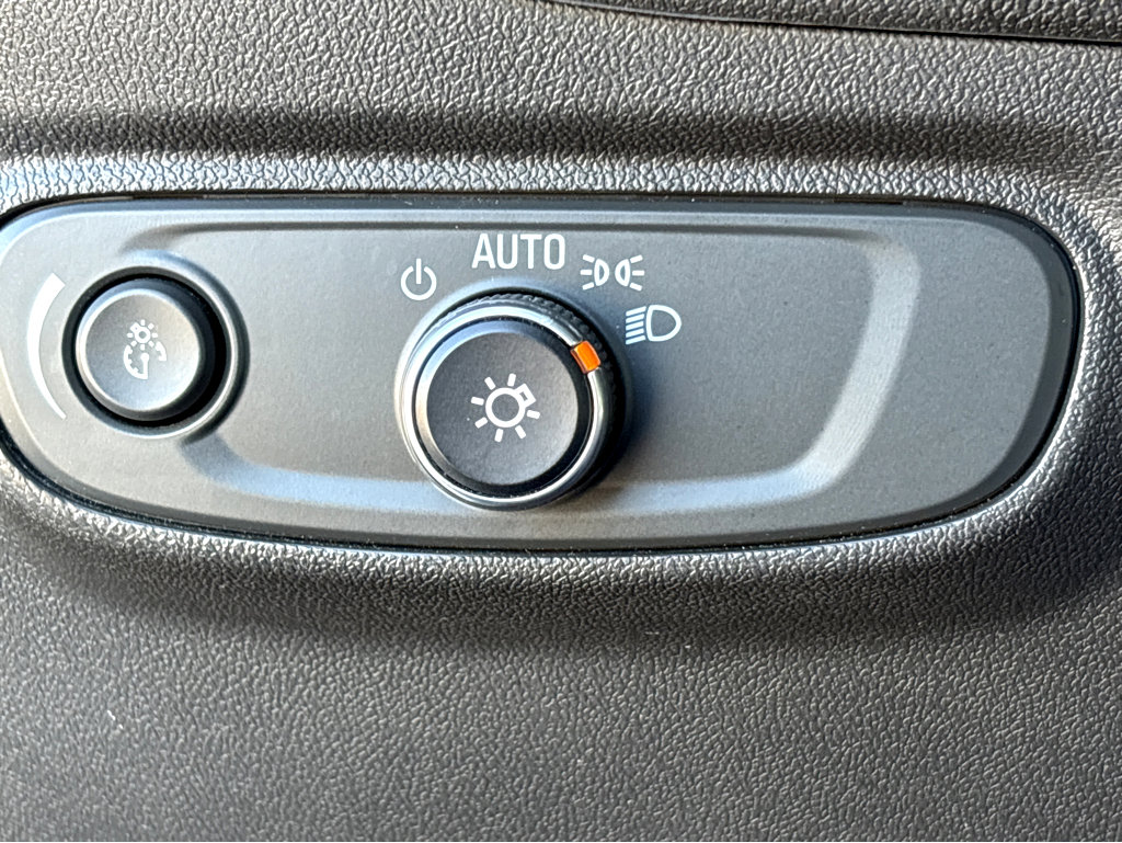 Used 2023 Chevrolet Equinox LS w/ LS Convenience Package image 11