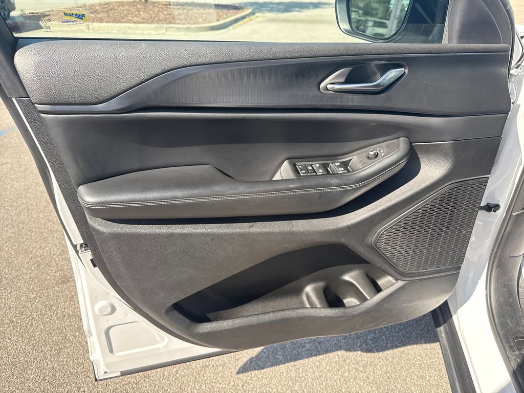 Used 2024 Jeep Grand Cherokee Laredo image 17