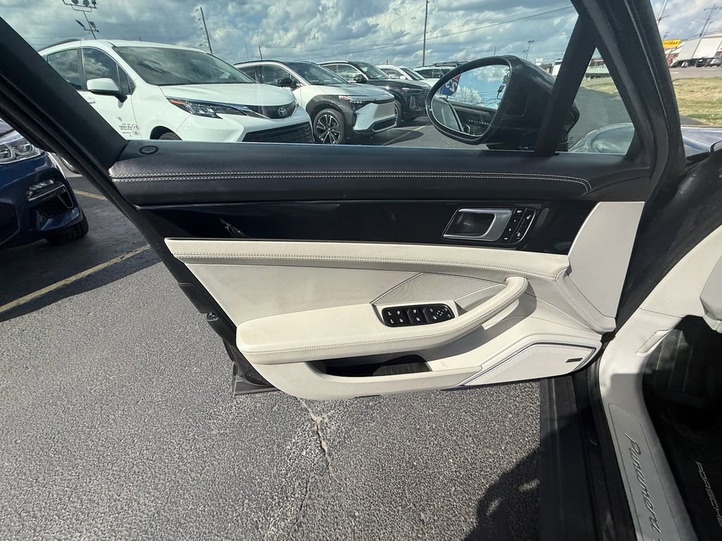 Used 2018 Porsche Panamera 4S image 11