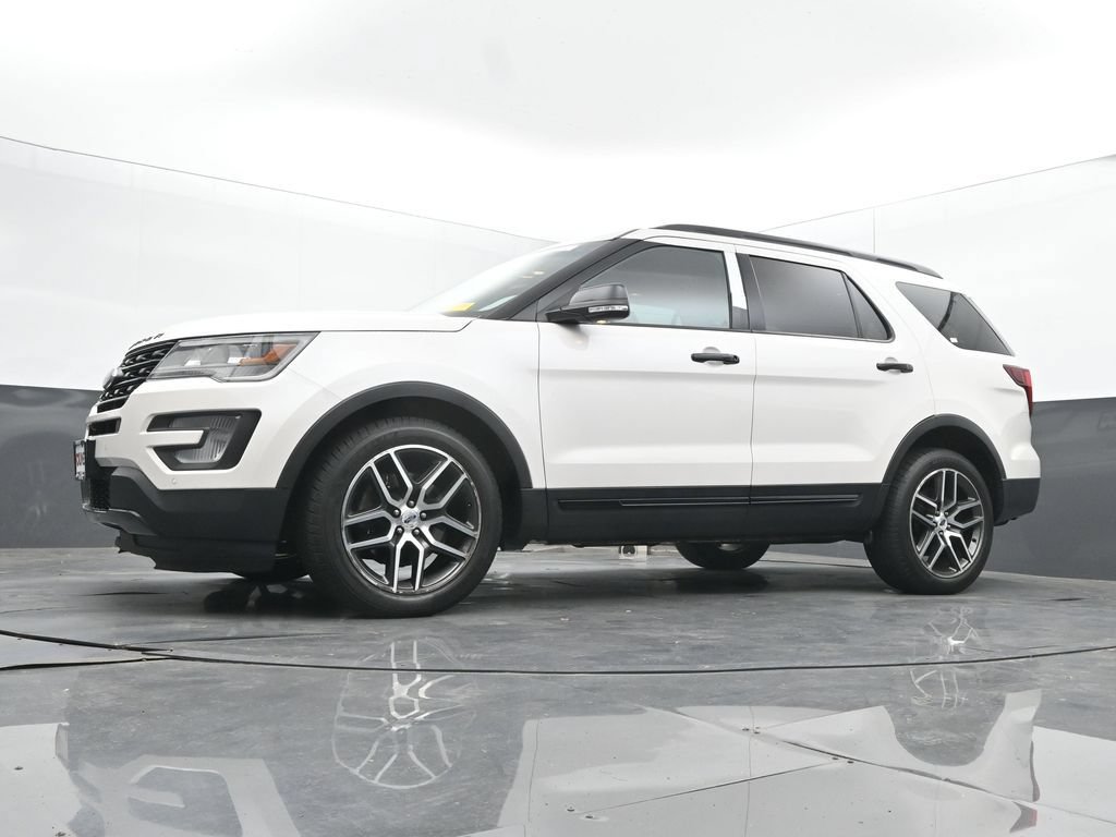 Used 2017 Ford Explorer Sport w/ Equipment Group 401A AWD/4WD image 45