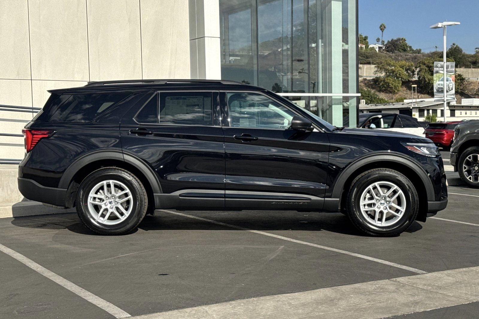New 2026 Ford Explorer Active w/ Active Comfort Package image 2