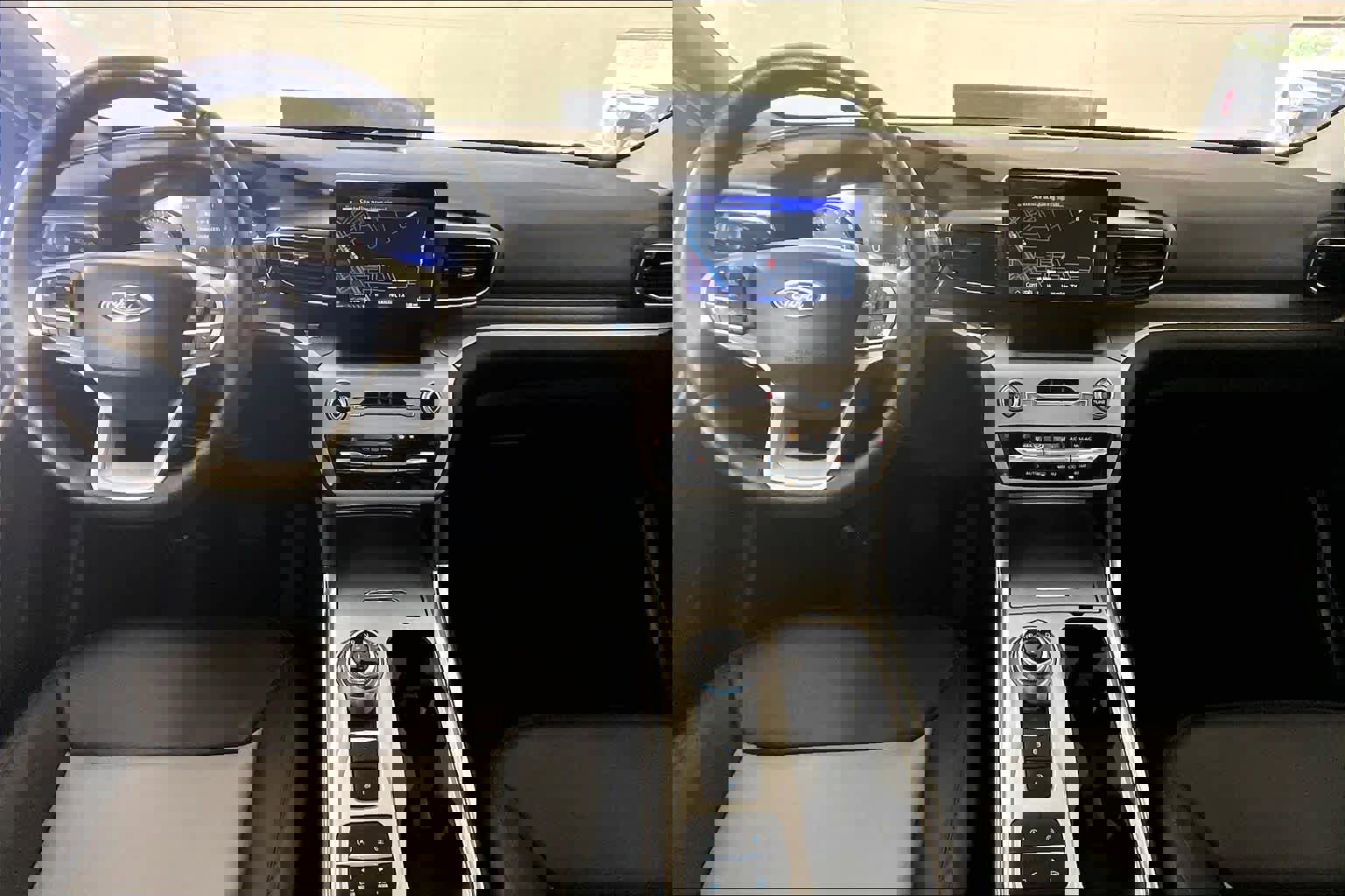 Used 2024 Ford Explorer XLT w/ Equipment Group 202A image 15