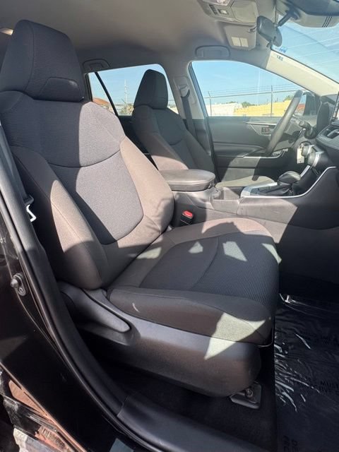 Used 2022 Toyota RAV4 LE AWD/4WD image 11