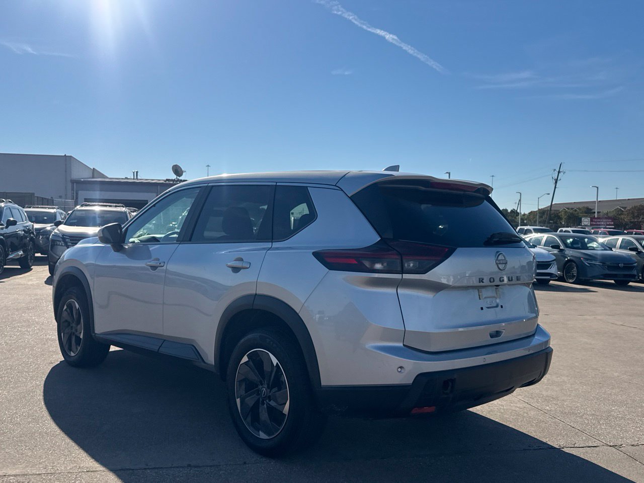 Certified 2025 Nissan Rogue SV FWD image 17