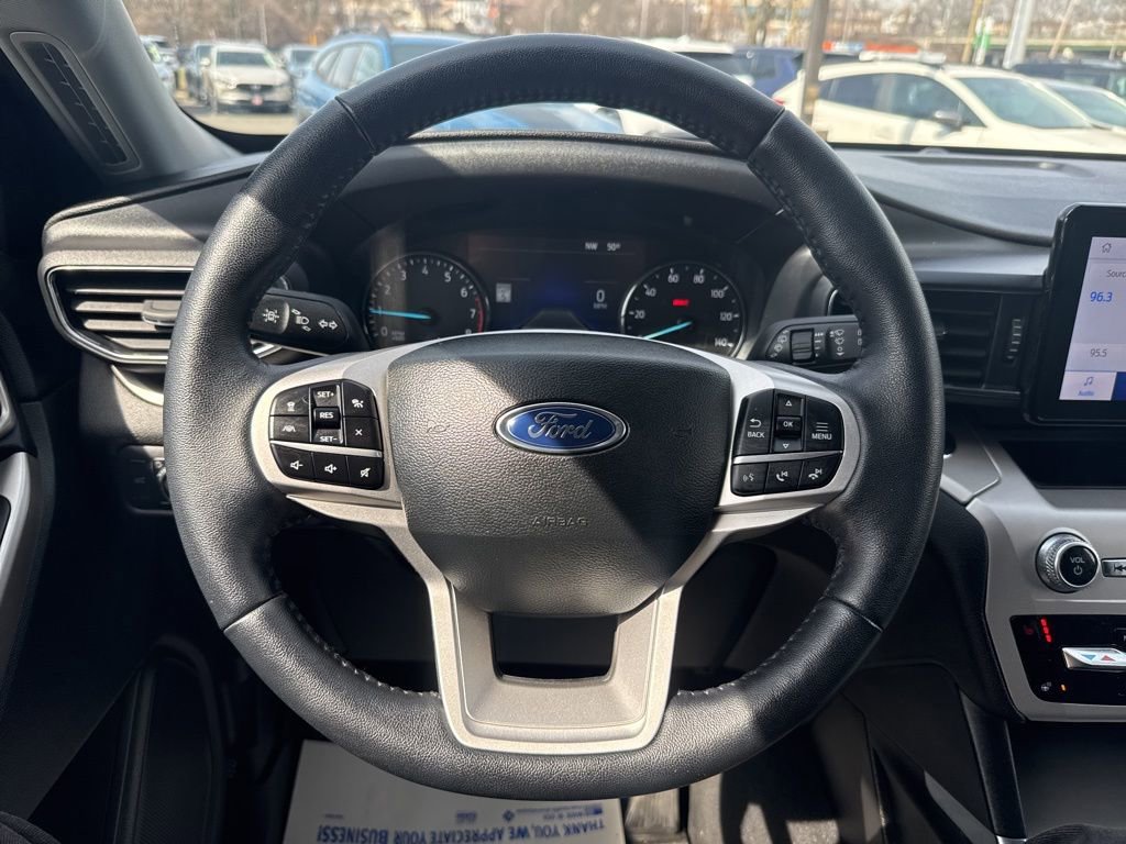 Used 2022 Ford Explorer XLT w/ Equipment Group 202A AWD/4WD image 12