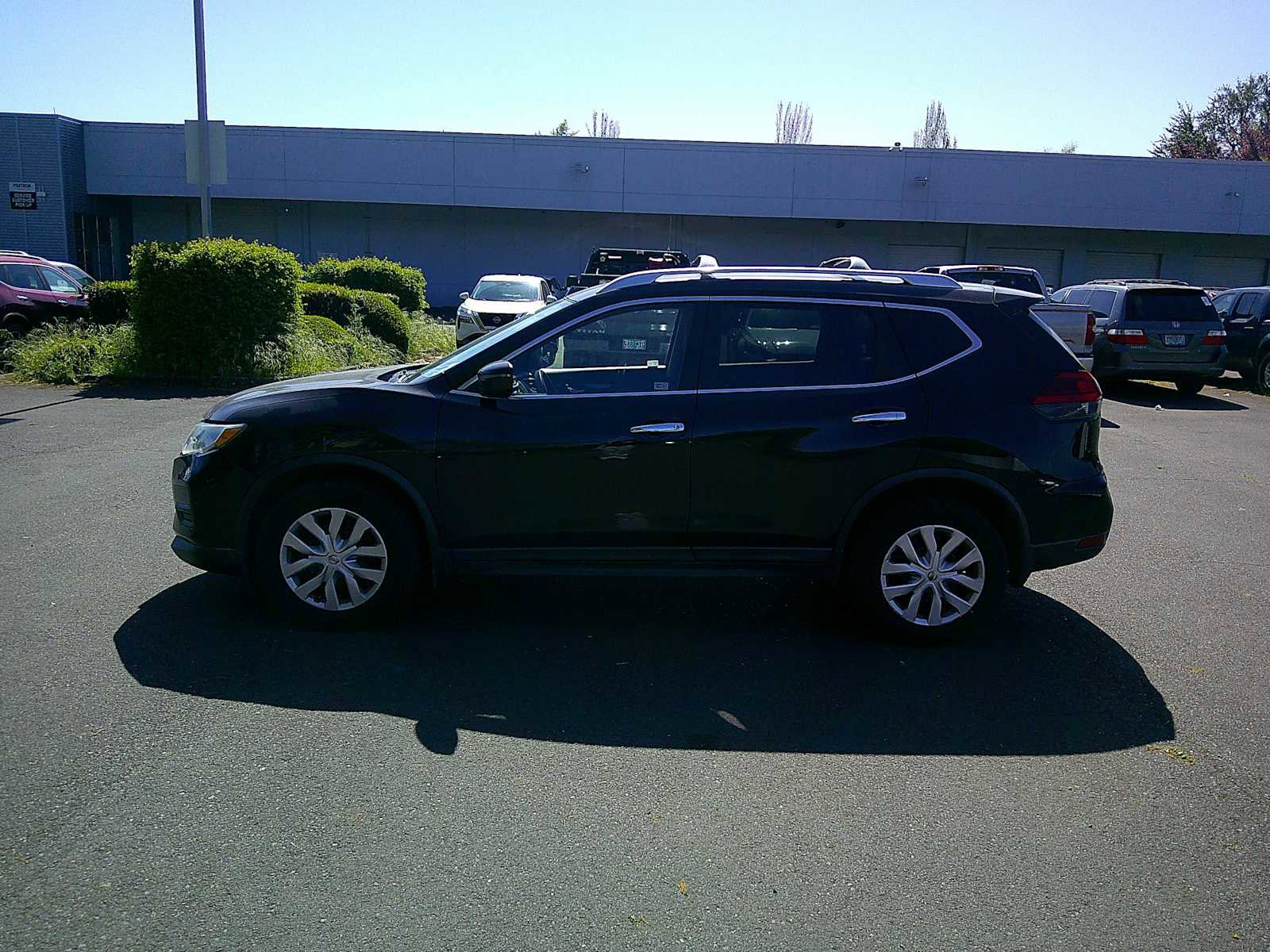 Used 2017 Nissan Rogue S w/ Appearance Package AWD/4WD image 2