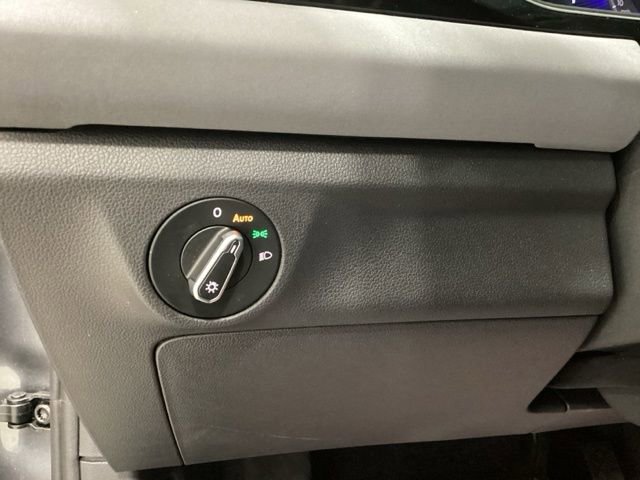 Used 2025 Volkswagen Jetta SE w/ Sunroof Package image 19