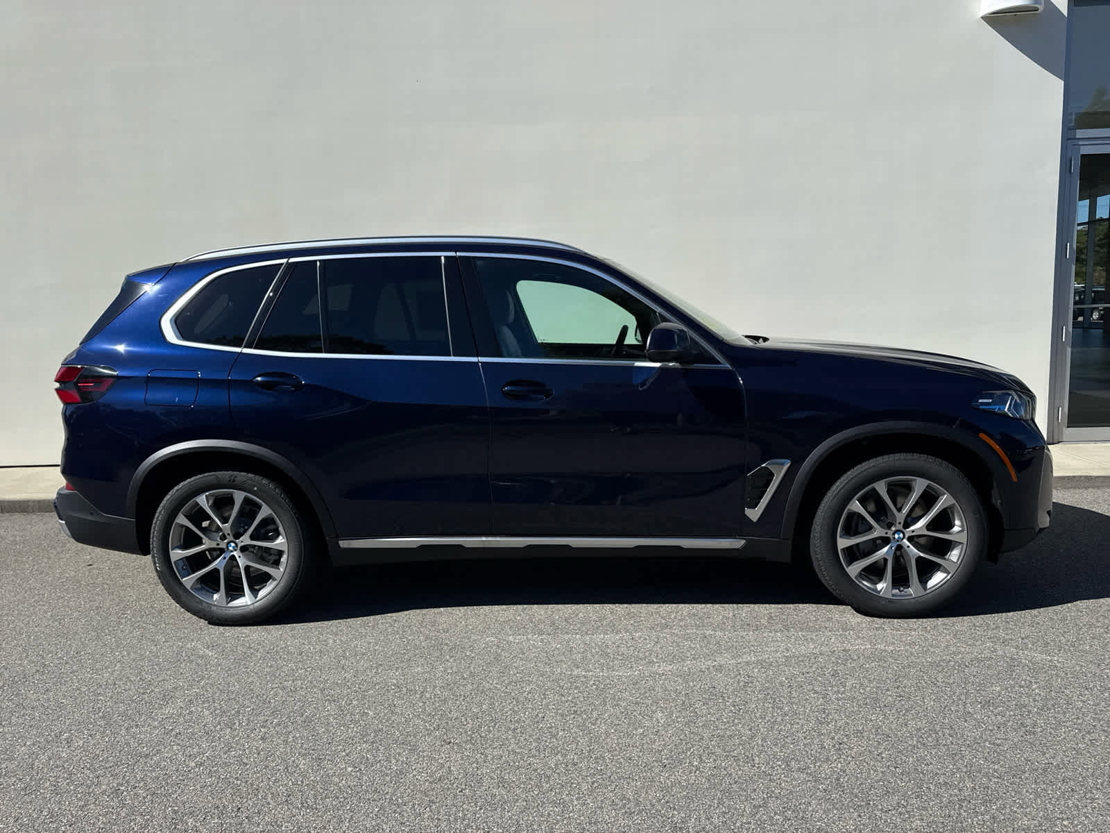 New 2026 BMW X5 xDrive40i w/ Climate Comfort Package image 3