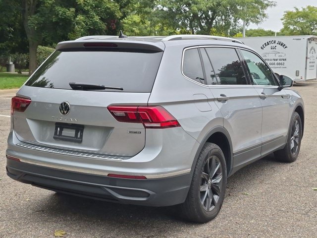 Used 2024 Volkswagen Tiguan SE AWD/4WD image 3