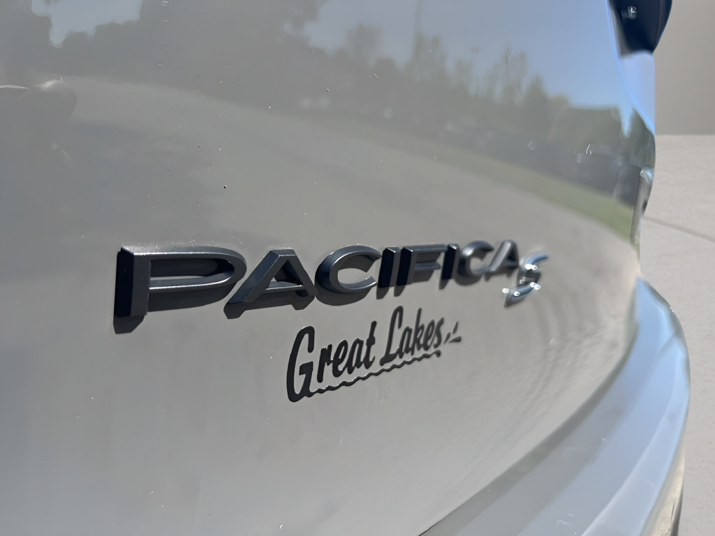 Used 2025 Chrysler Pacifica Limited FWD image 37