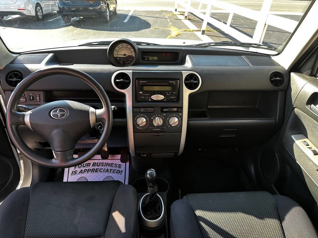 Used 2005 Scion xB FWD image 12