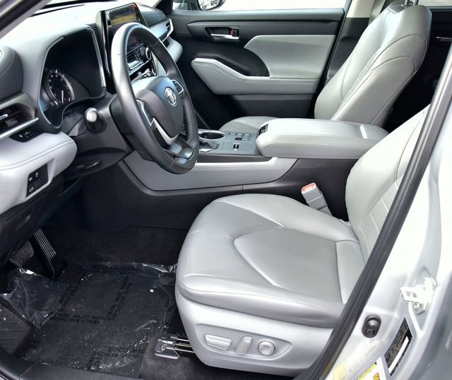Certified 2024 Toyota Highlander XLE image 13