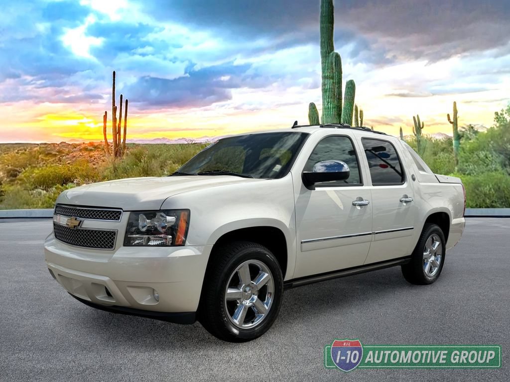 Used 2013 Chevrolet Avalanche LTZ AWD/4WD image 9