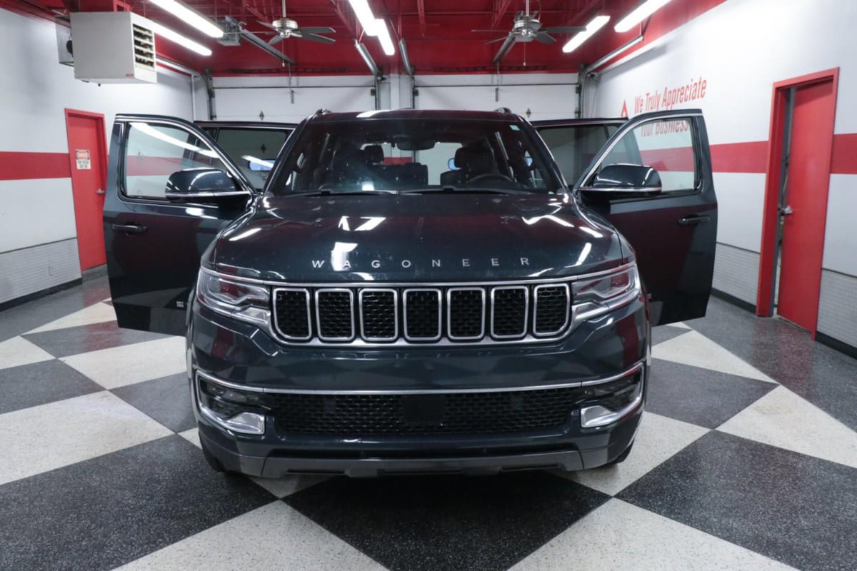 Used 2022 Jeep Wagoneer Series I w/ Premium Group I AWD/4WD image 32