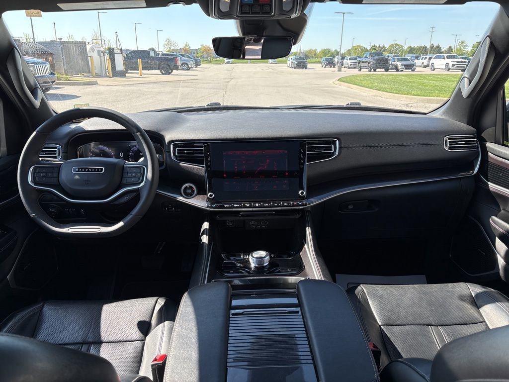 Used 2023 Jeep Wagoneer 4WD w/ Premium Group I image 10