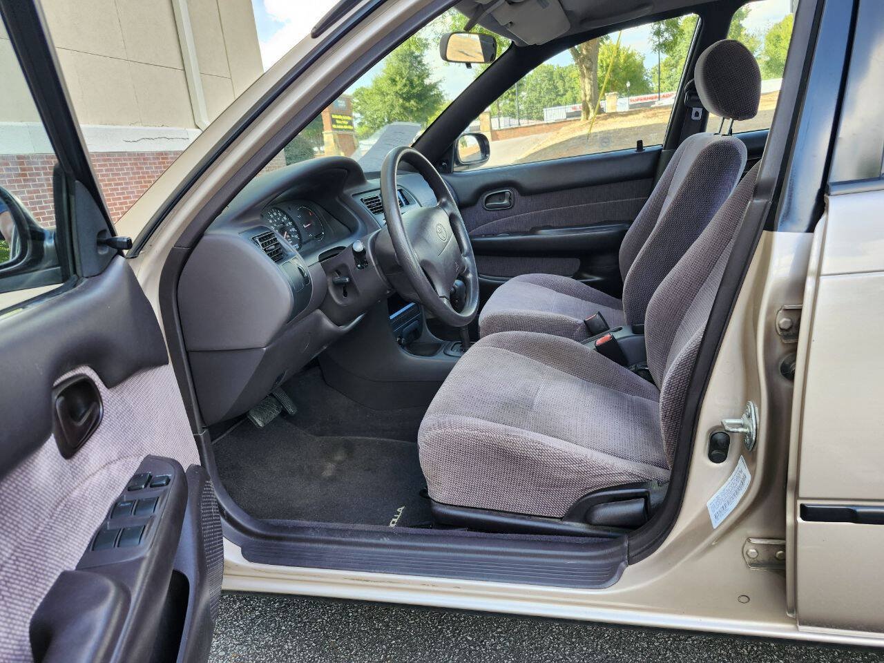 Used 1995 Toyota Corolla DX FWD image 4