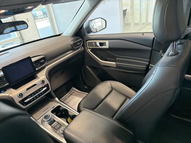 Used 2023 Ford Explorer XLT w/ Equipment Group 202A AWD/4WD image 34