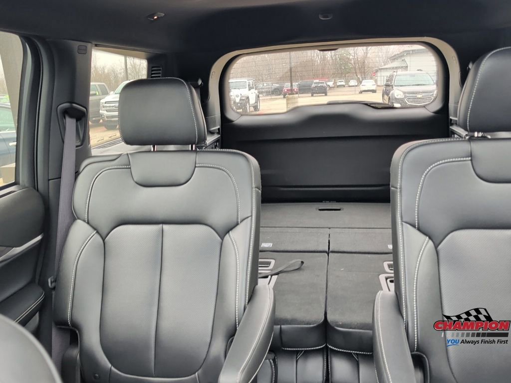 Used 2025 Jeep Grand Cherokee L Limited w/ Luxury Tech Group II AWD/4WD image 23