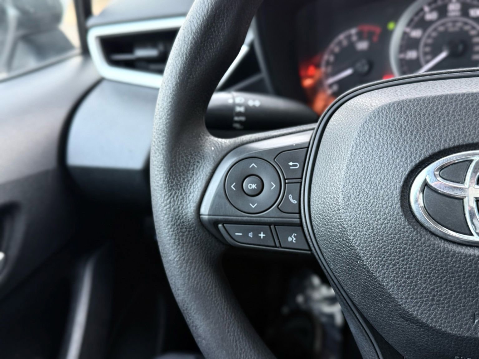 Used 2021 Toyota Corolla LE image 33