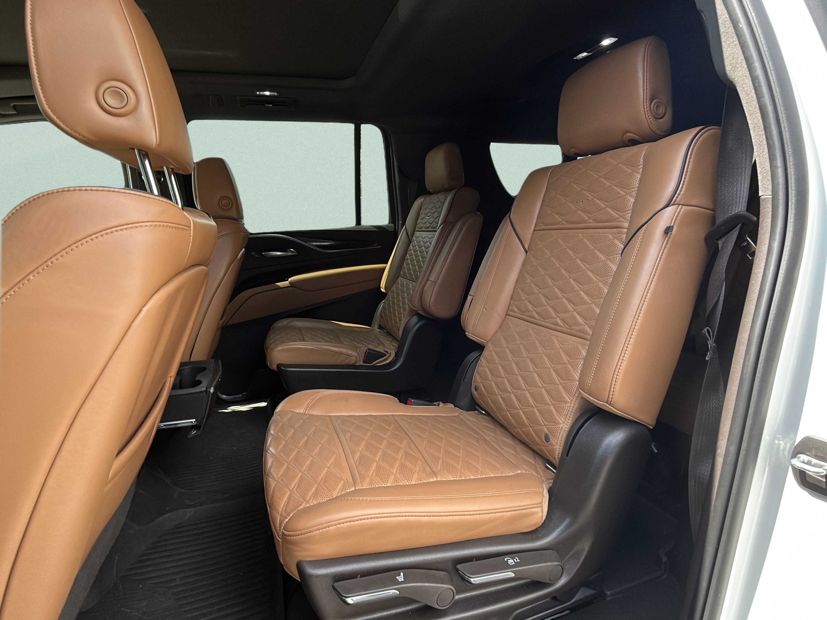 Used 2022 Cadillac Escalade ESV Premium Luxury RWD image 11