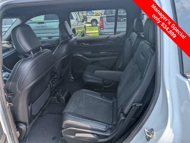 Used 2025 Jeep Grand Cherokee L Altitude AWD/4WD image 9