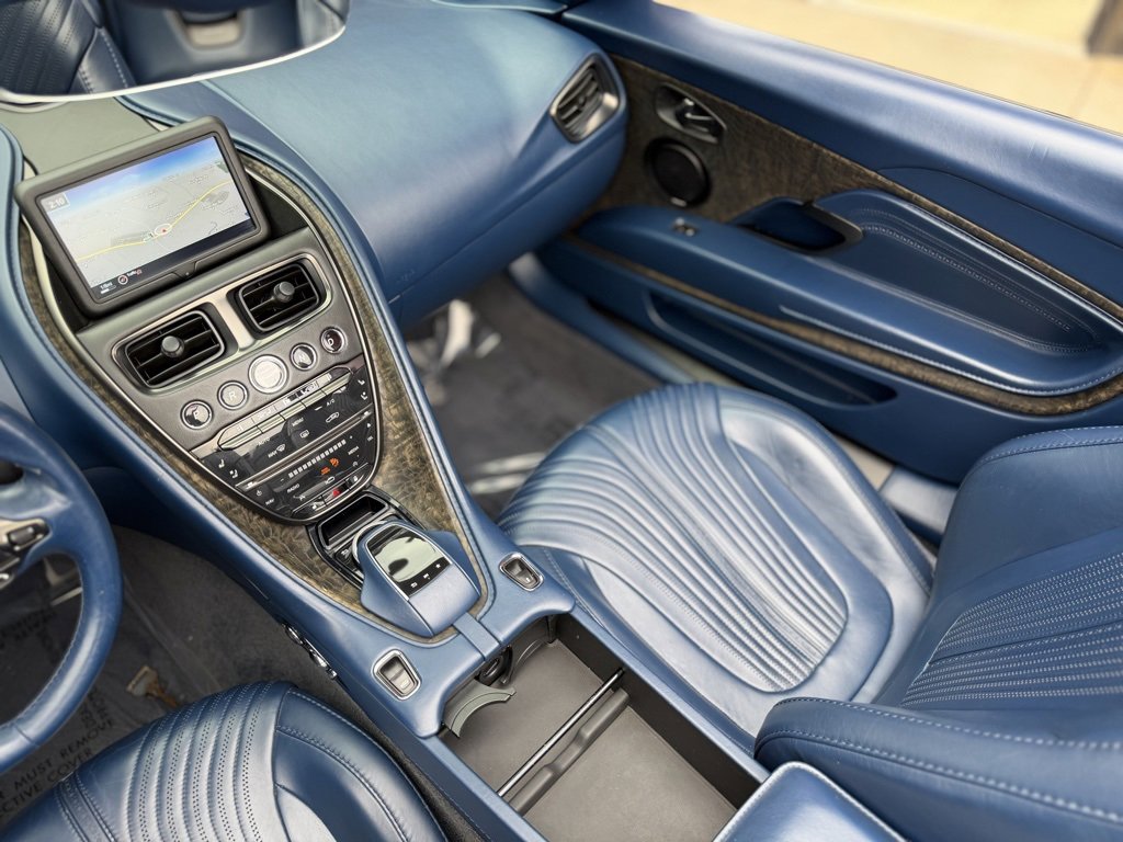 Used 2019 Aston Martin DB11 Volante image 45