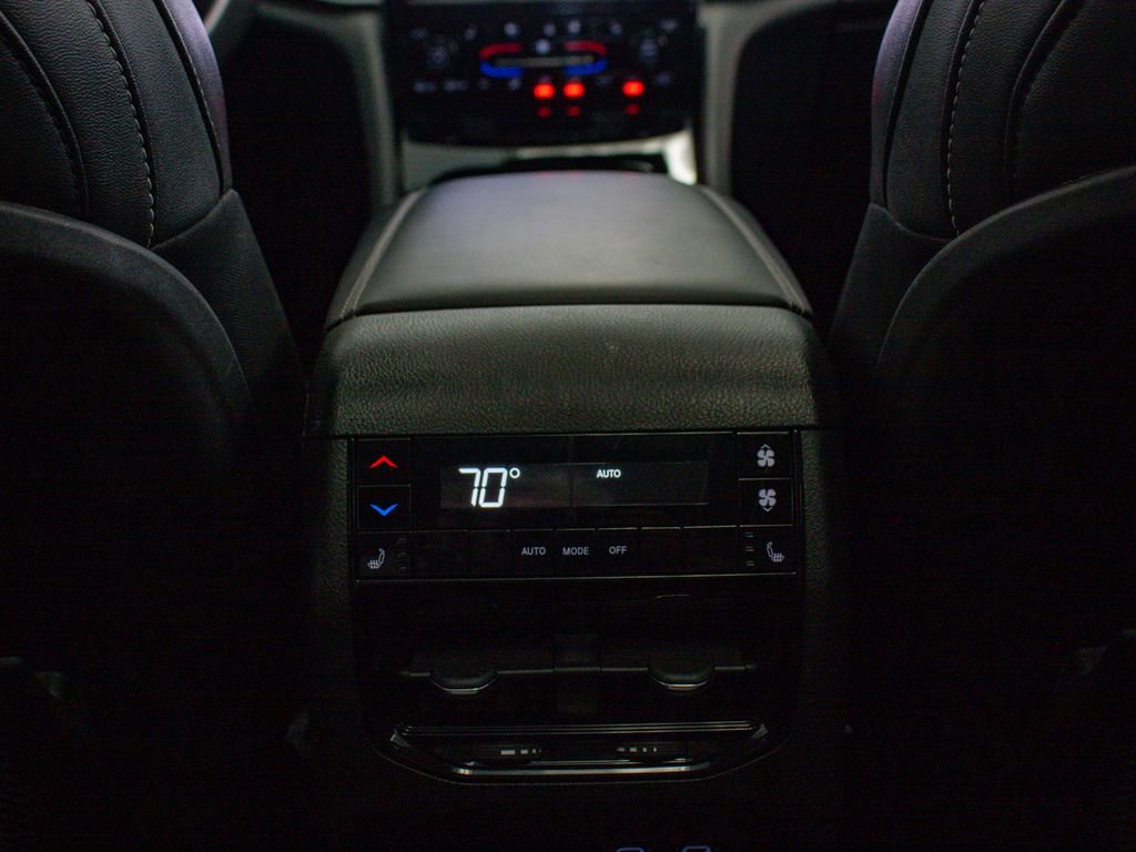 Certified 2024 Jeep Grand Cherokee L Limited w/ Luxury Tech Group II AWD/4WD image 4