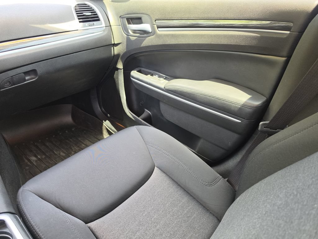 Certified 2019 Chrysler 300 Touring w/ Chrome Appearance Package RWD image 14