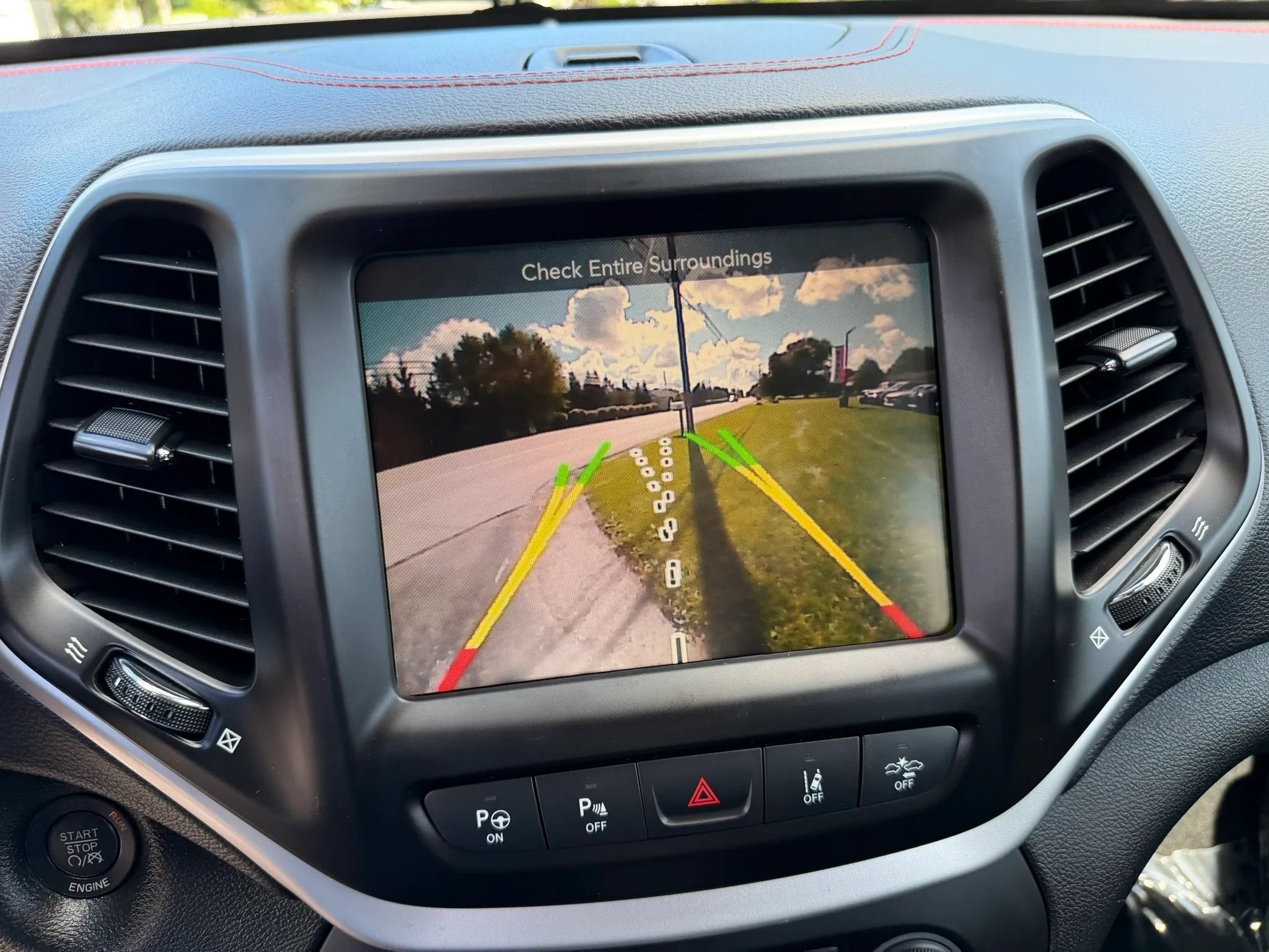 Used 2014 Jeep Cherokee Trailhawk w/ Technology Group AWD/4WD image 23