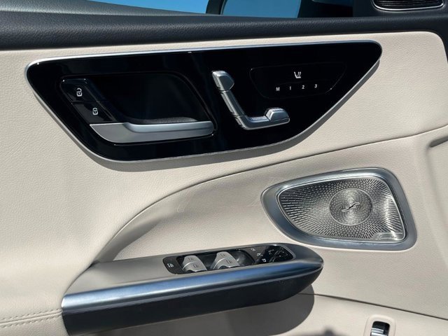 Used 2025 Mercedes-Benz C 300 Sedan image 12