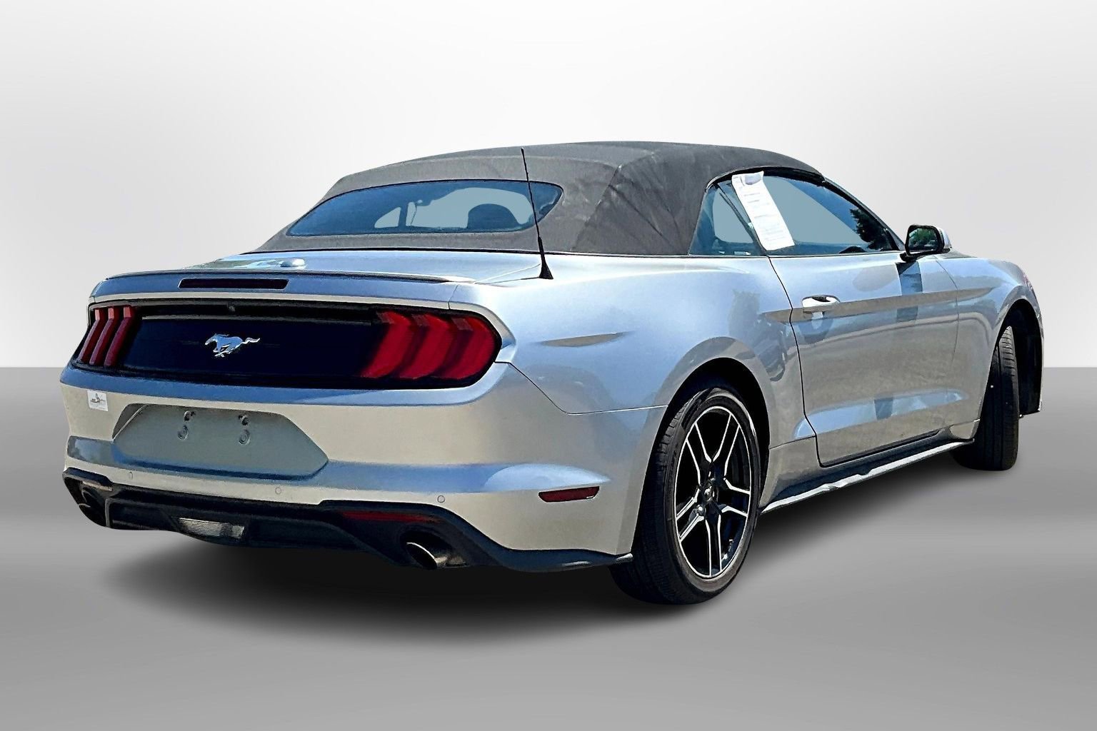 Used 2022 Ford Mustang Premium image 11