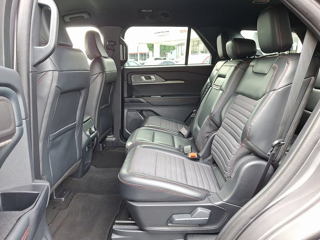 Used 2025 Ford Explorer ST-Line w/ ST-Line Street Pack AWD/4WD image 11