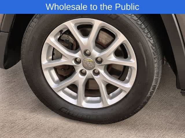 Used 2015 Jeep Cherokee Latitude w/ Comfort/Convenience Group FWD image 9