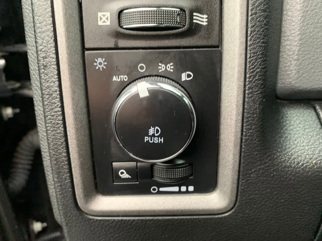 Used 2018 RAM 1500 Express AWD/4WD image 27